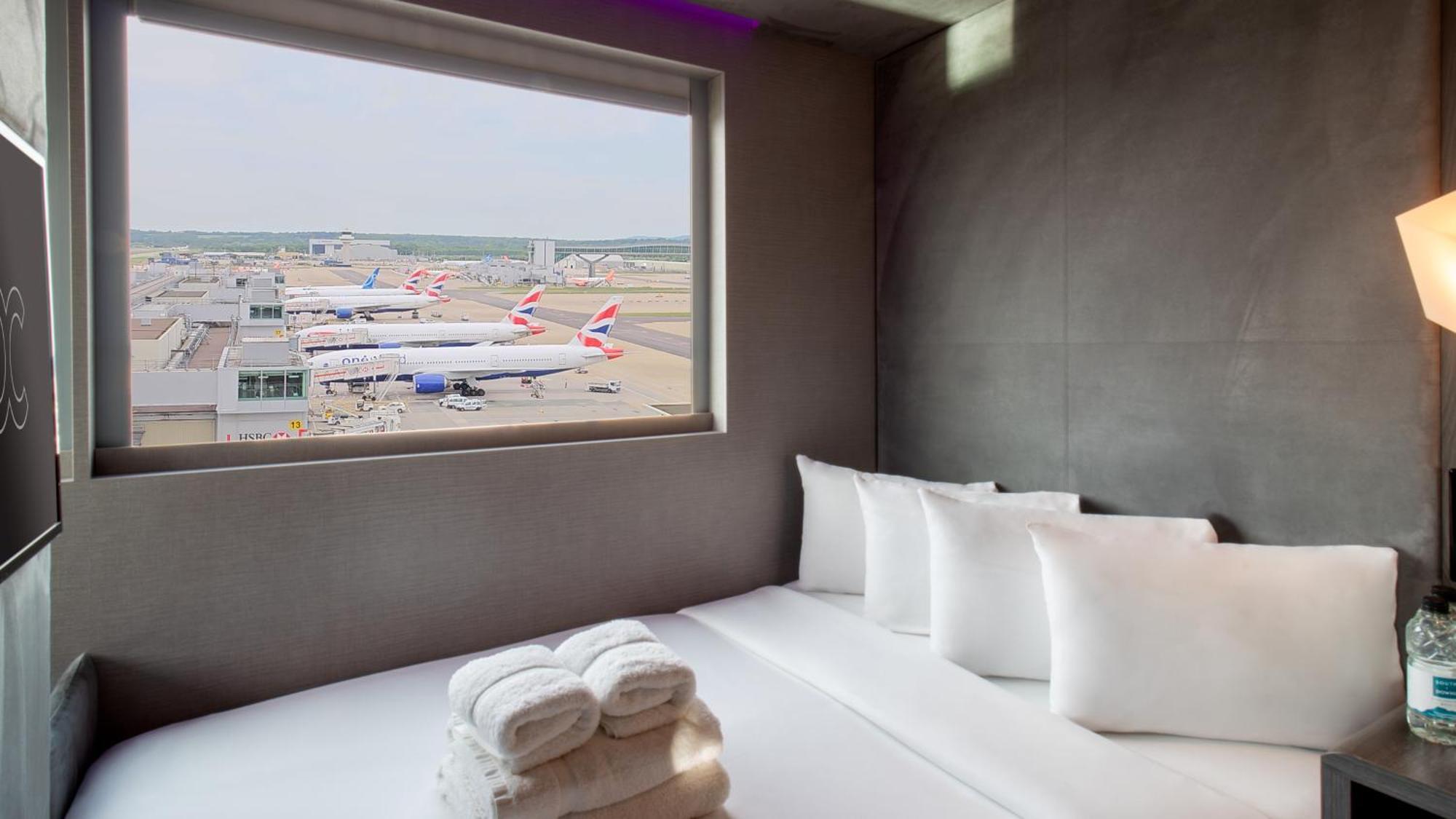 Bloc Hotel London Gatwick Airport Horley  Esterno foto