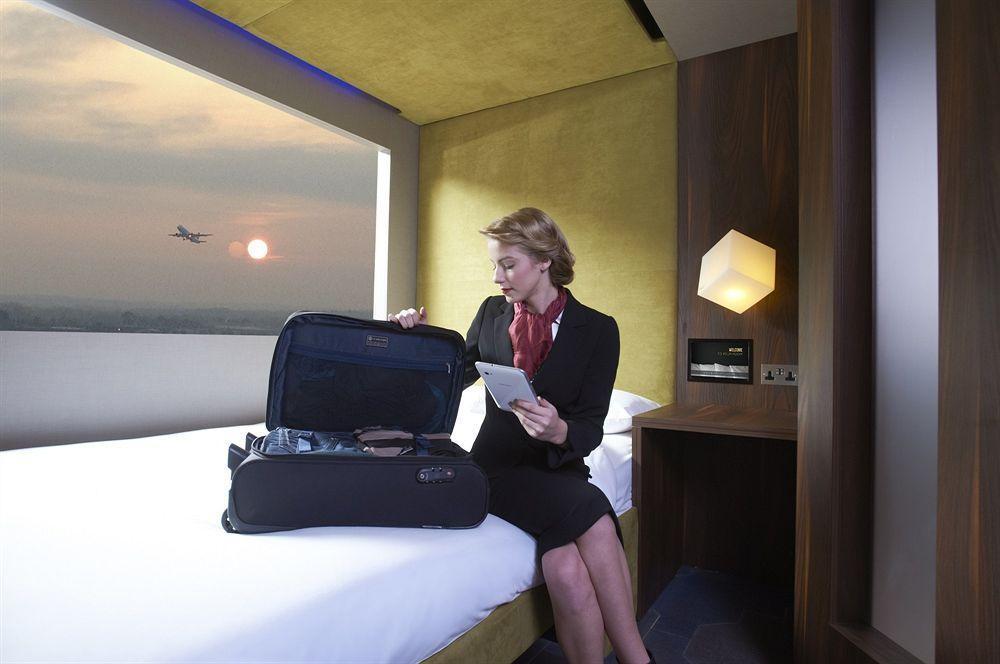 Bloc Hotel London Gatwick Airport Horley  Esterno foto