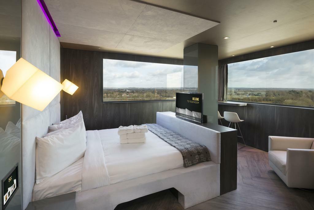 Bloc Hotel London Gatwick Airport Horley  Esterno foto