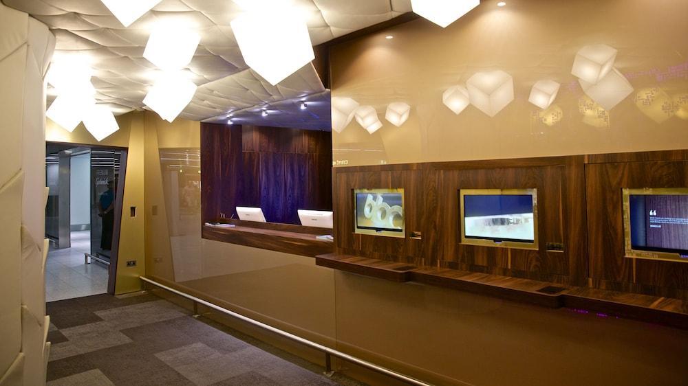 Bloc Hotel London Gatwick Airport Horley  Esterno foto